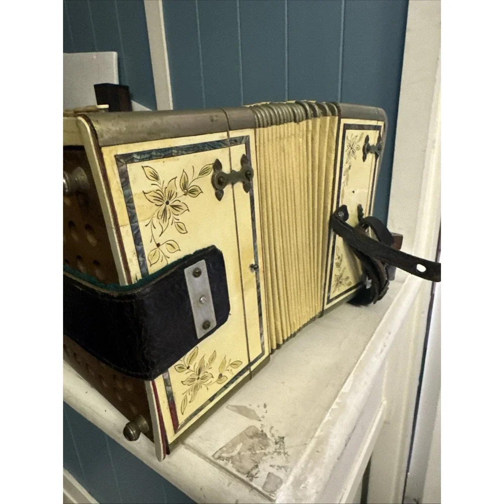 Vtg BUTTON ACCORDION With Inlaid Mother Of Pearl Antique Dancing‎ Girl Flowers